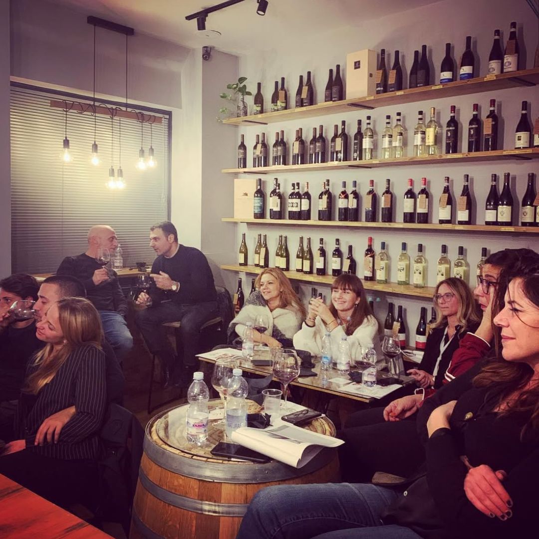 Wine Tasting Experience with Local Food Pairings in Naples