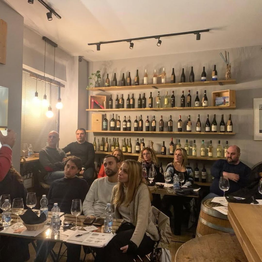 Wine Tasting Experience with Local Food Pairings in Naples