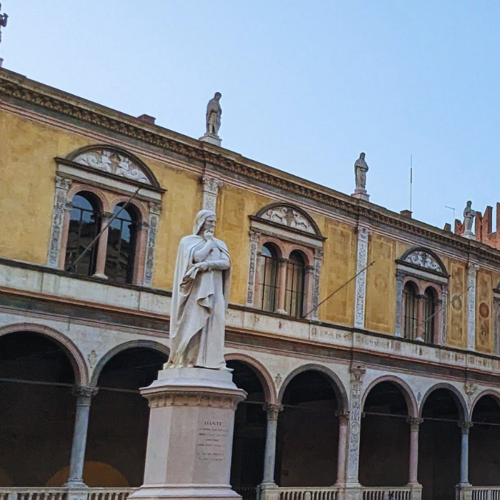 Walking Tour in Verona with Live Guide