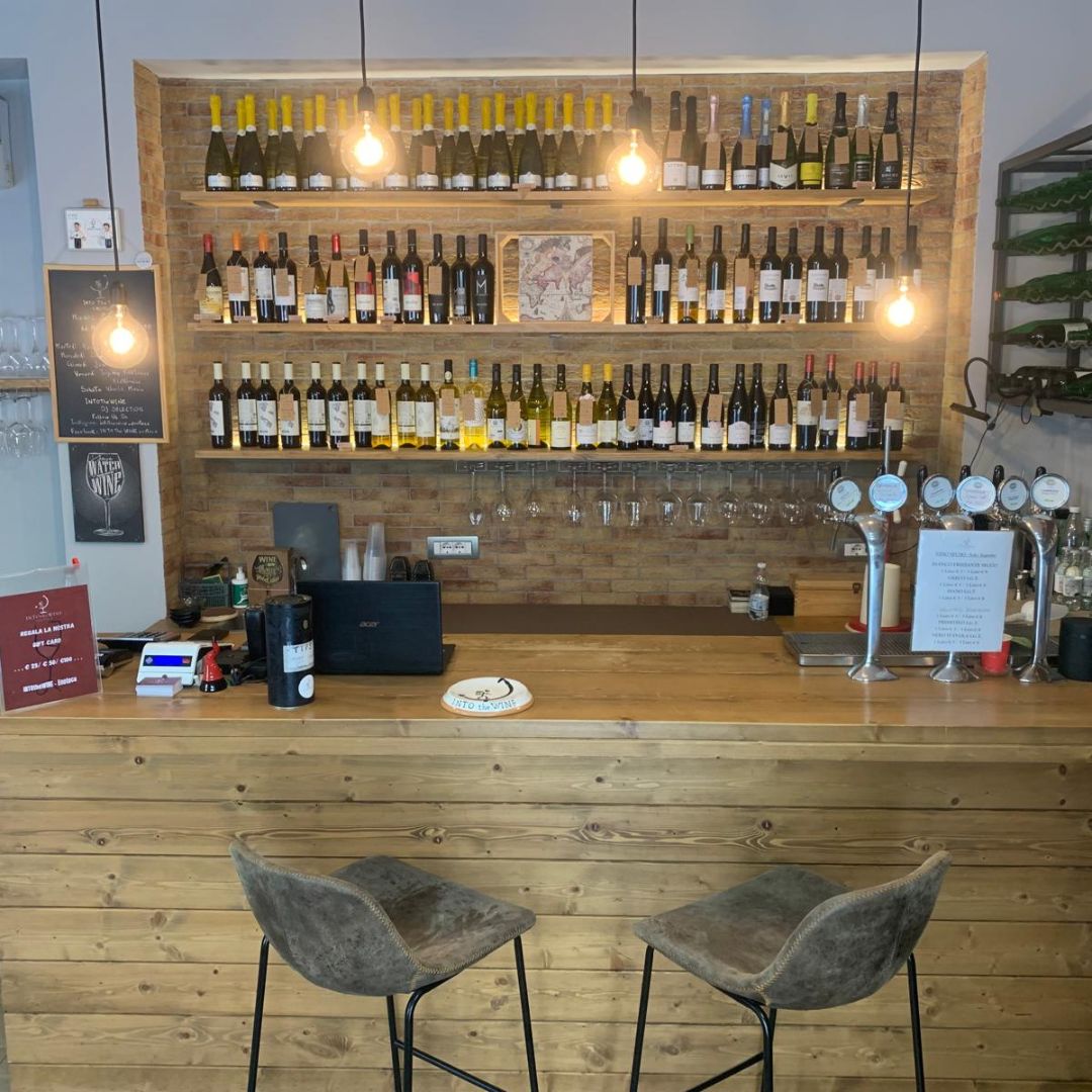 Wine Tasting Experience with Local Food Pairings in Naples