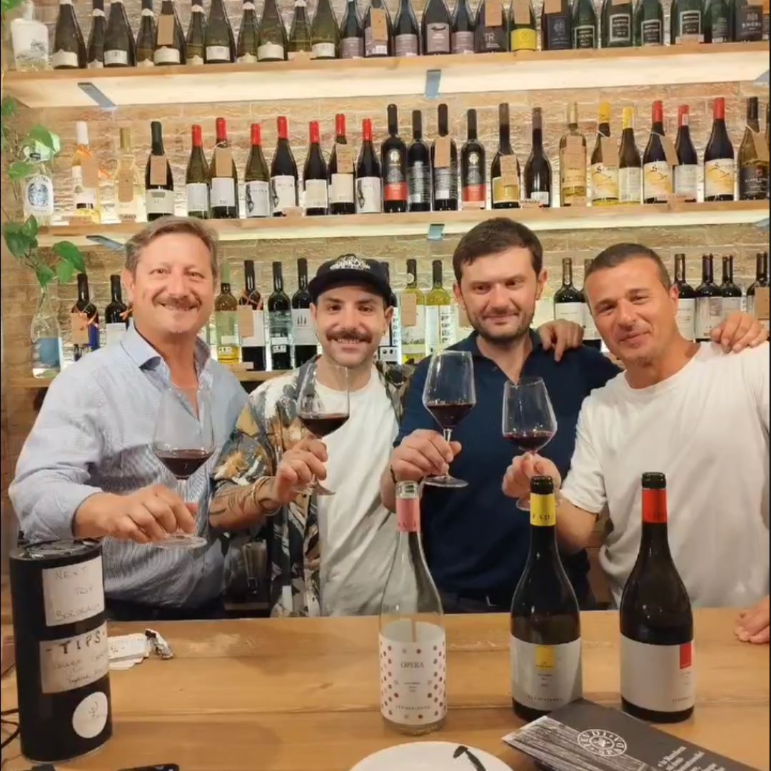 Wine Tasting Experience with Local Food Pairings in Naples