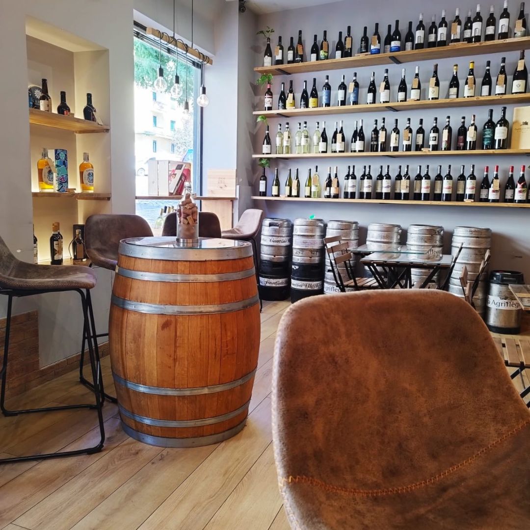 Wine Tasting Experience with Local Food Pairings in Naples