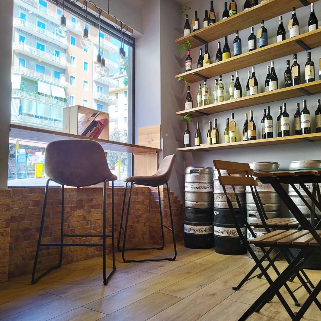 Wine Tasting Experience with Local Food Pairings in Naples