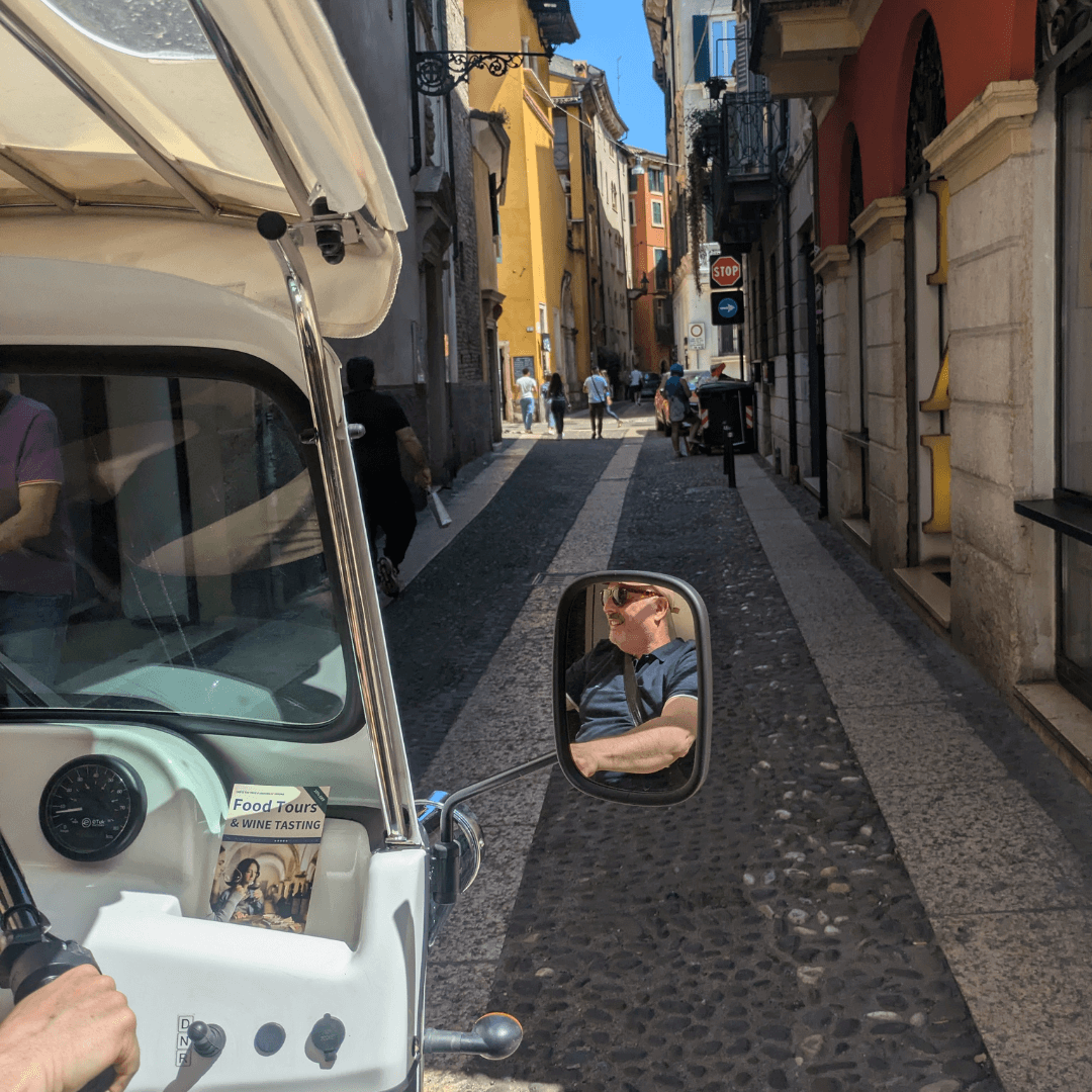 Verona: Tuk Tuk Tour of the Historical Center with Skyline views