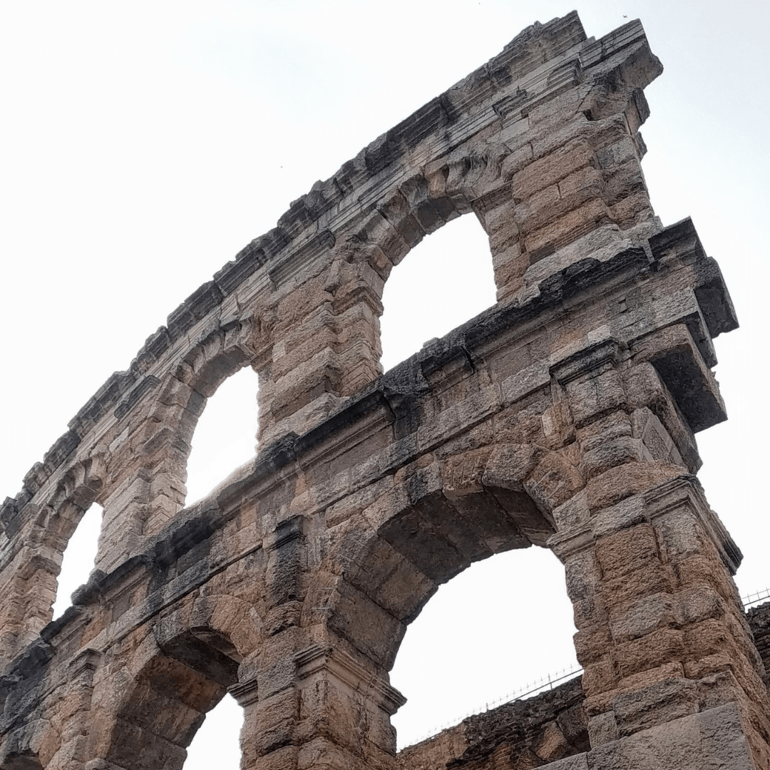 Verona: Tuk Tuk Tour of the Historical Center with Skyline views