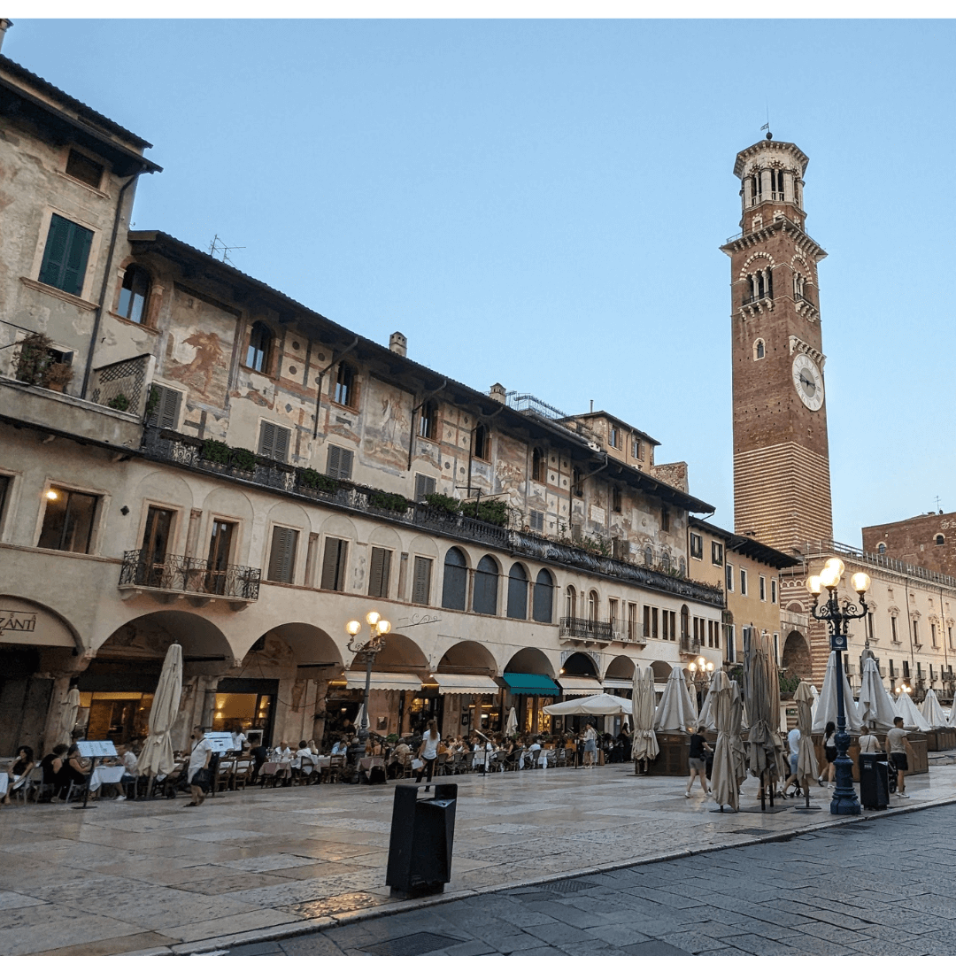 Verona: Tuk Tuk Tour of the Historical Center with Skyline views