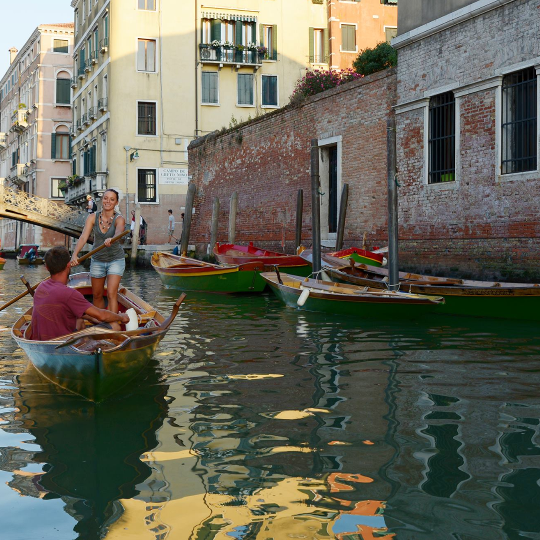 Row a Traditional Venetian Boat with a Local Guide 4 Venezia