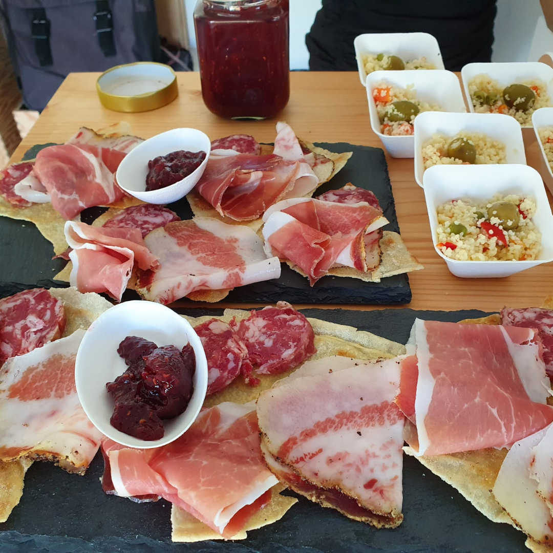 Boutique-Weingut-Tour mit Wein- und Essenverkostung in der Nähe von Cagliari