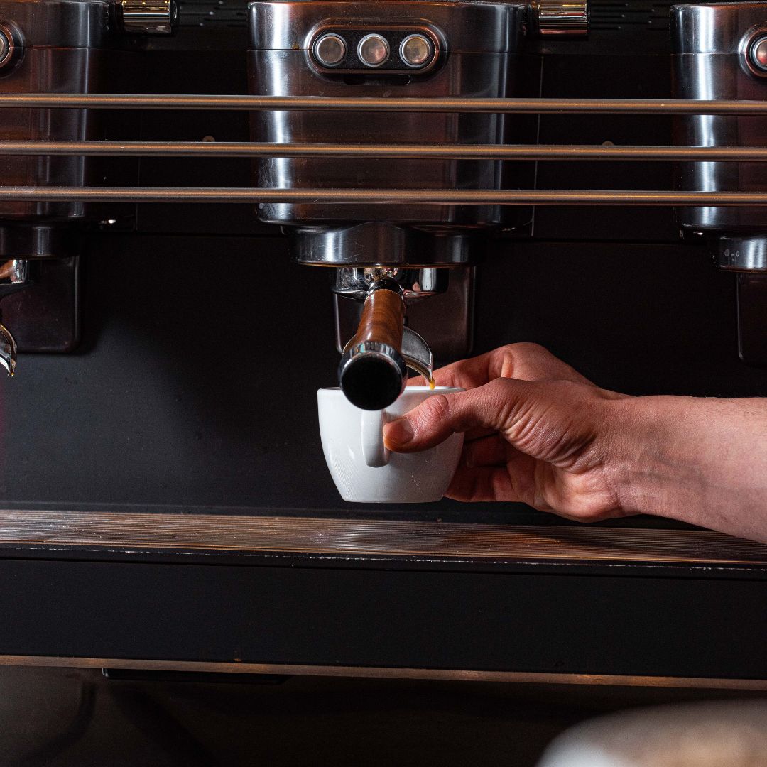 Laboratorio e degustazione di caffè specialty con pasticcini a Roma