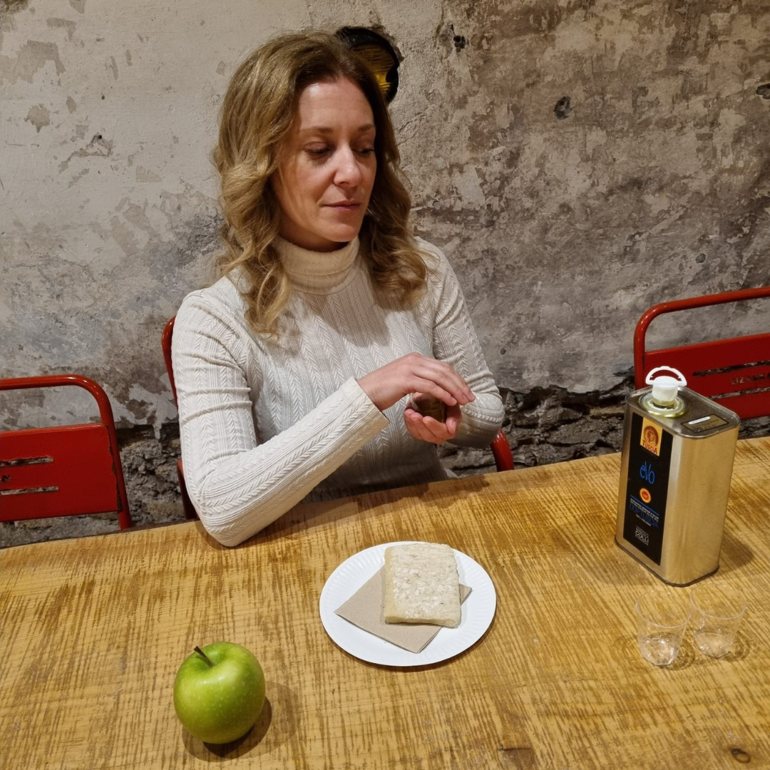 Olive Oil Tasting Masterclass with Wine Pairing in Rome 4 Roma