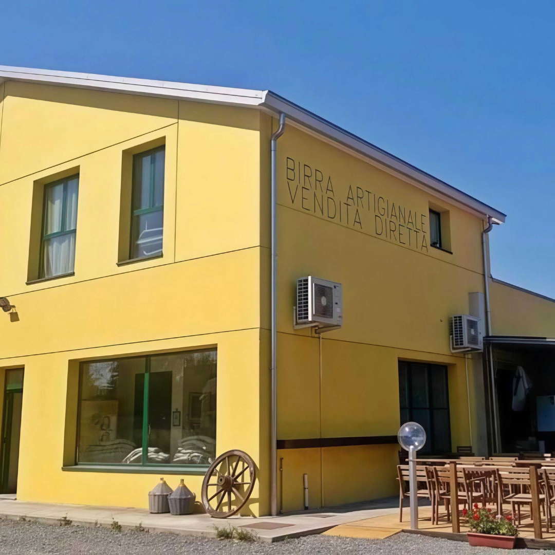 Craft Brewery Tour with Beer Tasting & Gift near Alessandria

 5 Alessandria