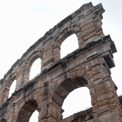 Verona: Tuk Tuk Tour of the Historical Center with Skyline views