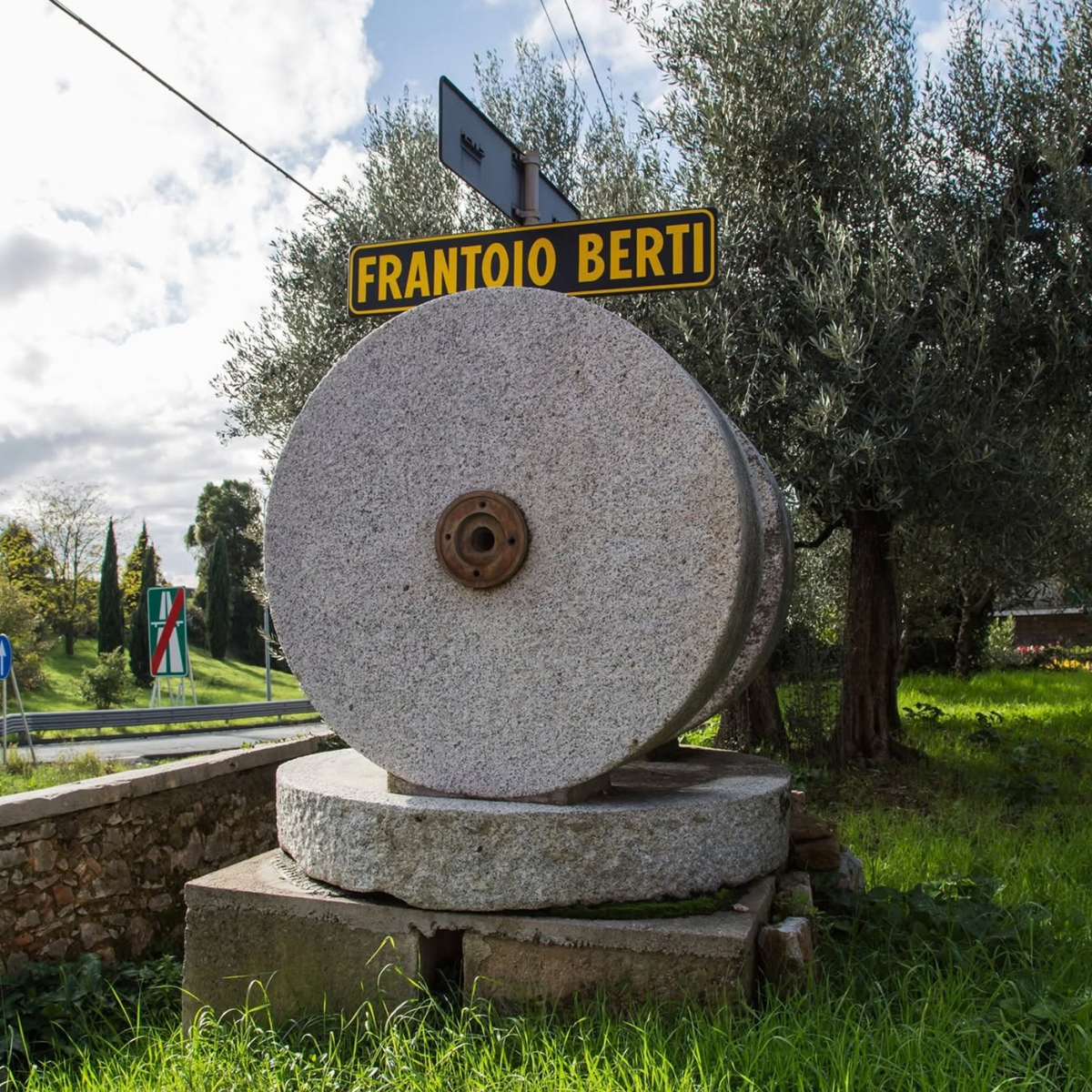 Perugia Olive Oil Mill Tour with Food Tasting - Perugia