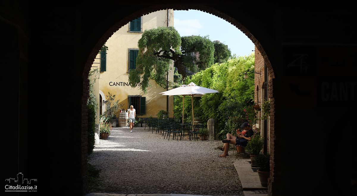 Degustazione di Vini nel Centro Storico di Lazise