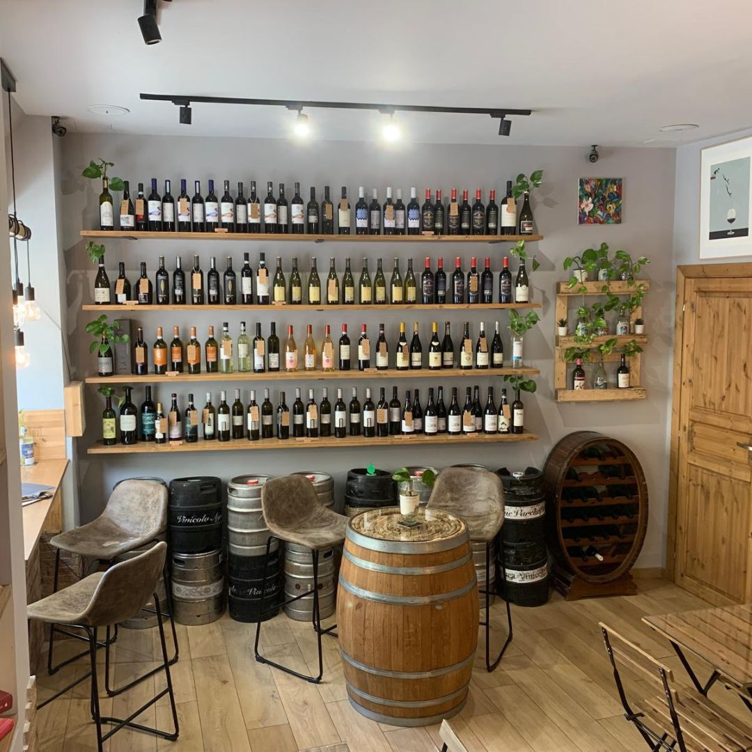 Wine Tasting Experience with Local Food Pairings in Naples